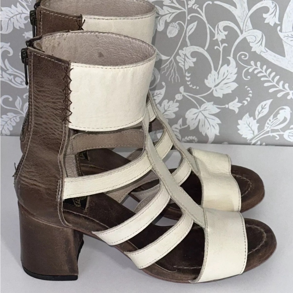 Vintage Rare Freebird by Steven Raven Off White & Brown Distressed Leather Sz 7